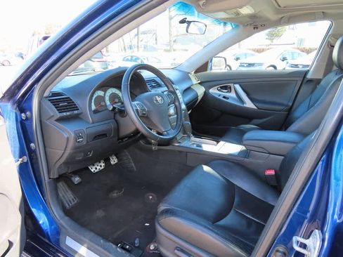 Used 2010 Toyota Camry LE image 2