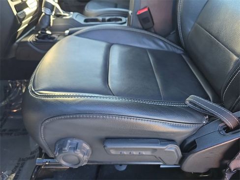 Used 2018 Jeep Wrangler Unlimited Sahara image 32