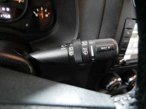 Used 2016 Jeep Patriot Latitude AWD/4WD image 31