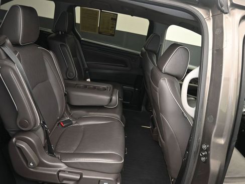 Used 2022 Honda Odyssey Elite image 11