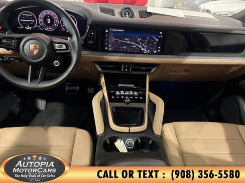 Used 2025 Porsche Cayenne S AWD/4WD image 29