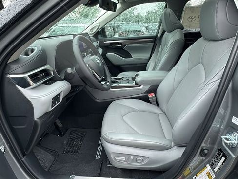New 2026 Toyota Highlander Limited AWD/4WD image 18