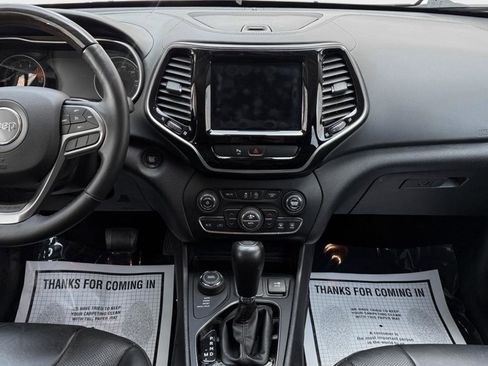 Used 2019 Jeep Cherokee Overland AWD/4WD image 17