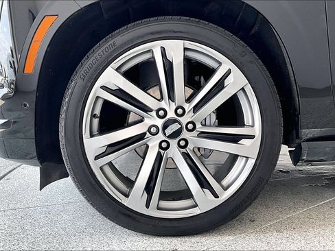 Used 2025 Cadillac Escalade ESV Sport Platinum AWD/4WD image 12