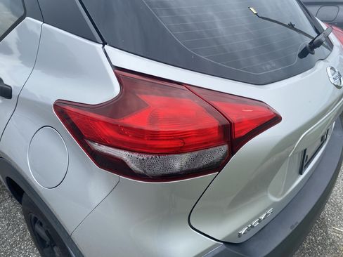 Used 2019 Nissan Kicks S FWD image 21