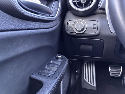 Certified 2022 Alfa Romeo Giulia Veloce image 16