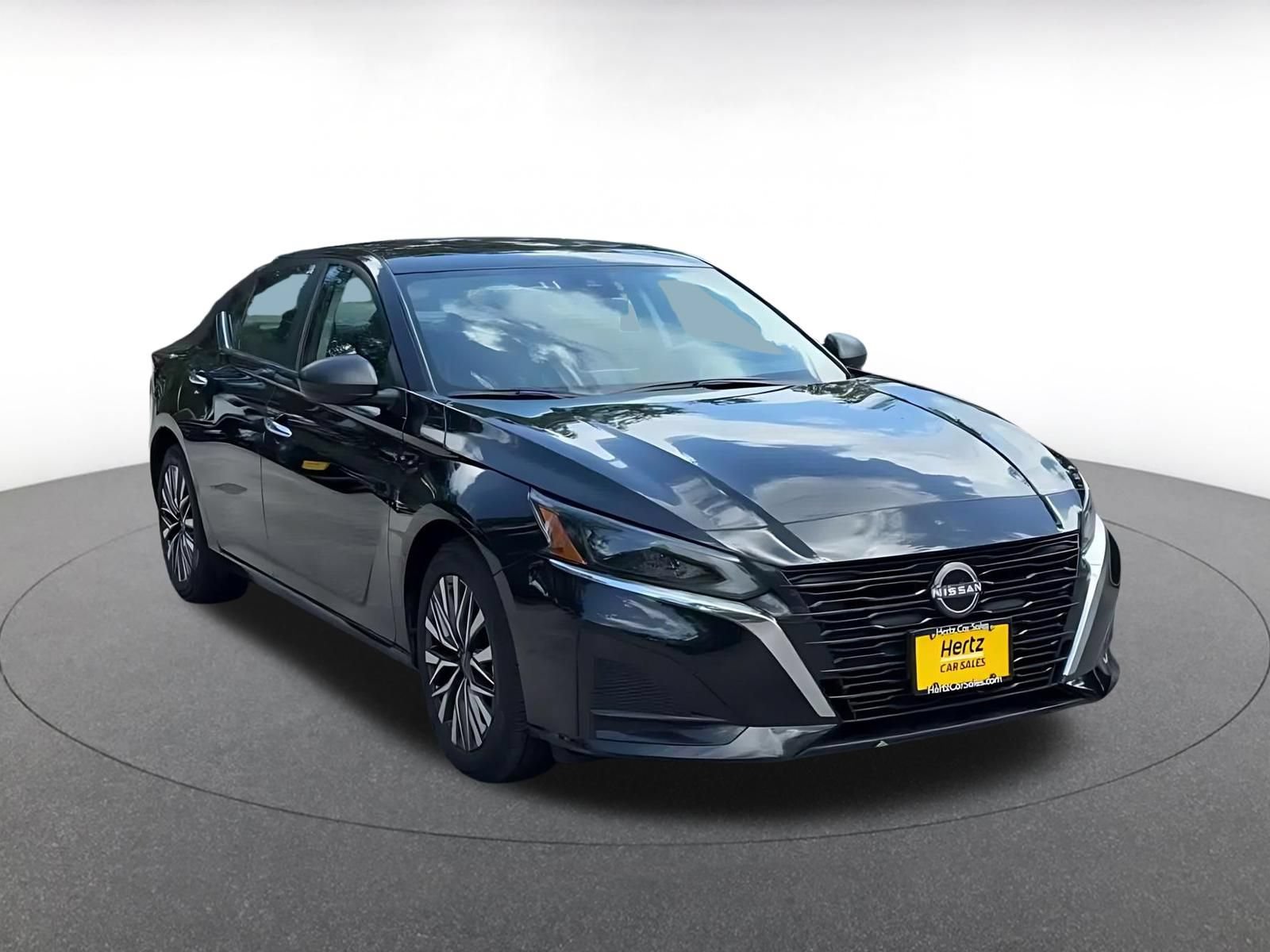 Used 2025 Nissan Altima 2.5 SV FWD image 3