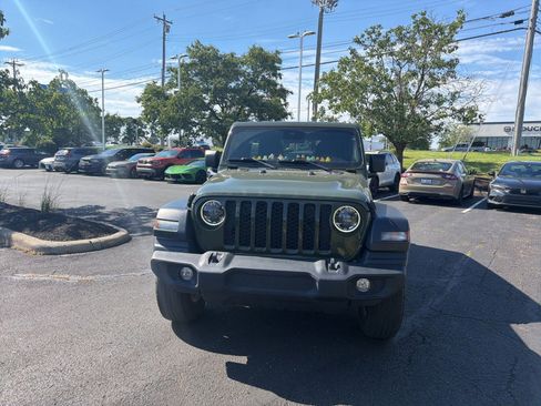 Used 2024 Jeep Wrangler Unlimited Sport AWD/4WD image 3