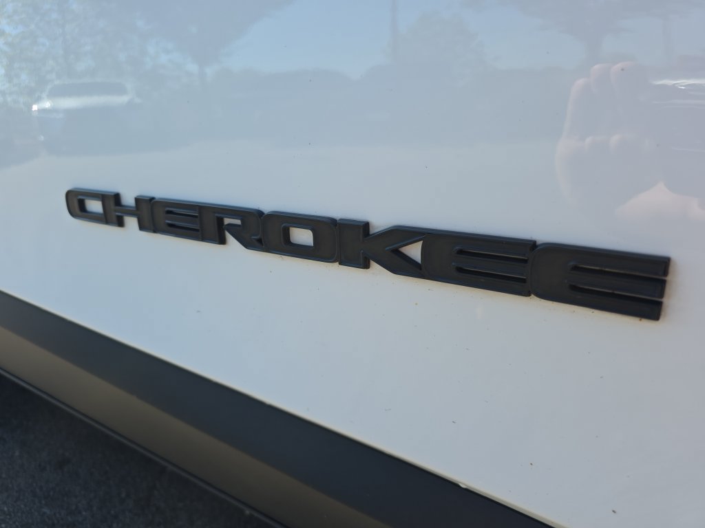 Used 2021 Jeep Cherokee Latitude Plus FWD image 32