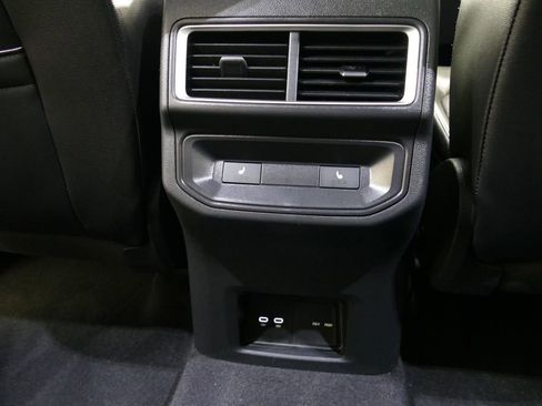 Used 2024 Volkswagen Atlas Cross Sport SEL Premium R-Line image 5