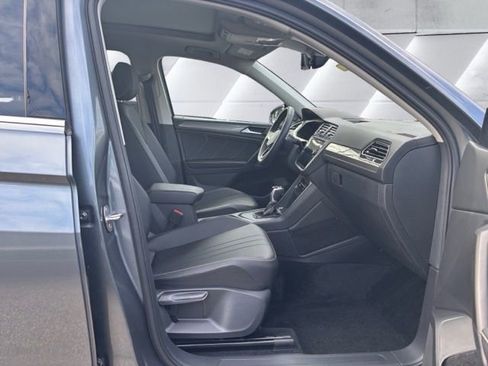 Used 2023 Volkswagen Tiguan SE w/ Panoramic Sunroof Package FWD image 13