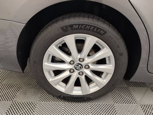 Used 2018 Toyota Camry LE FWD image 17