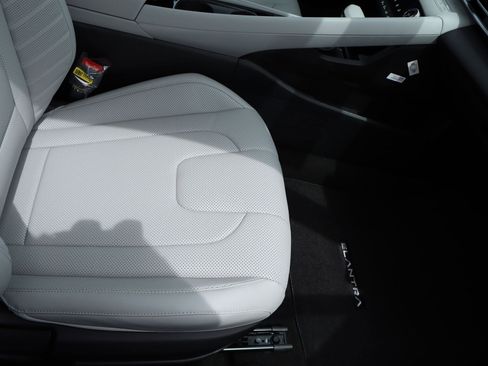 New 2026 Hyundai Elantra Limited FWD image 20