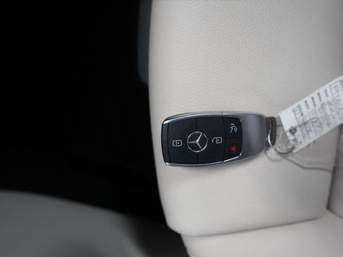 Used 2023 Mercedes-Benz GLB 250 4MATIC image 43
