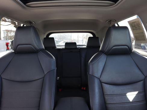 Used 2021 Toyota RAV4 XLE Premium image 27