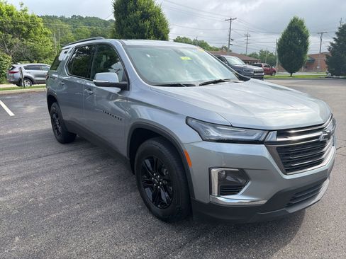 Used 2023 Chevrolet Traverse LT FWD image 7