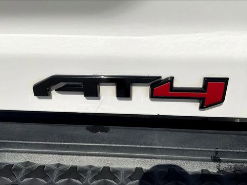 Used 2023 GMC Canyon AT4 w/ AT4 Premium Package AWD/4WD image 9