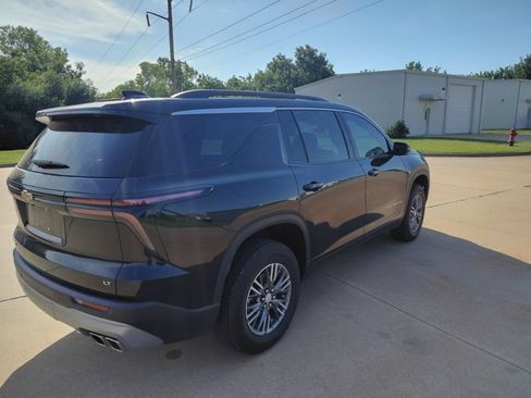 Used 2024 Chevrolet Traverse LT w/ LPO, Floor Liner Package FWD image 4