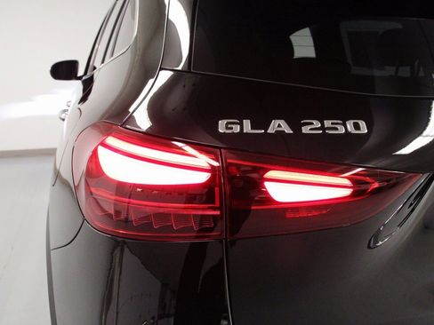Certified 2025 Mercedes-Benz GLA 250 4MATIC image 11
