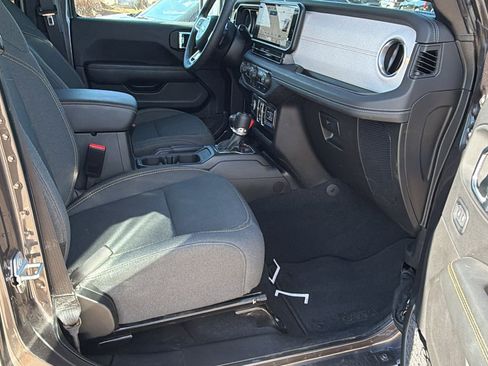 Used 2025 Jeep Wrangler Sahara 4xe image 19