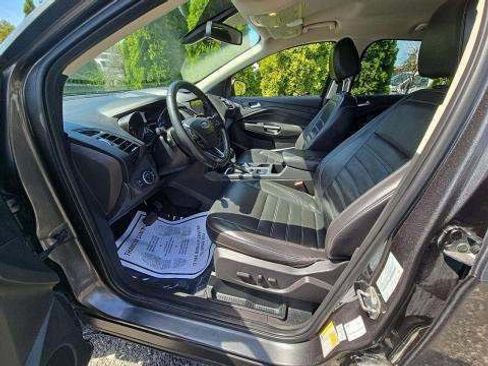 Used 2017 Ford Escape Titanium image 4