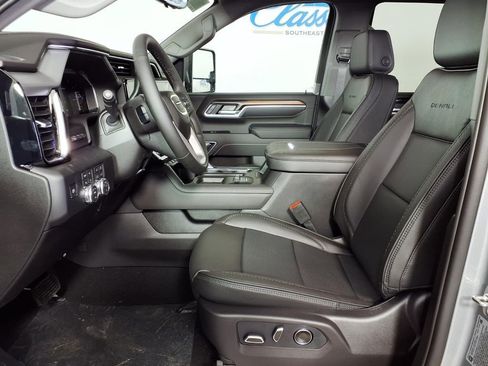 New 2026 GMC Sierra 2500 Denali w/ Denali Reserve Package AWD/4WD image 8