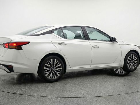 Used 2025 Nissan Altima 2.5 SV FWD image 9