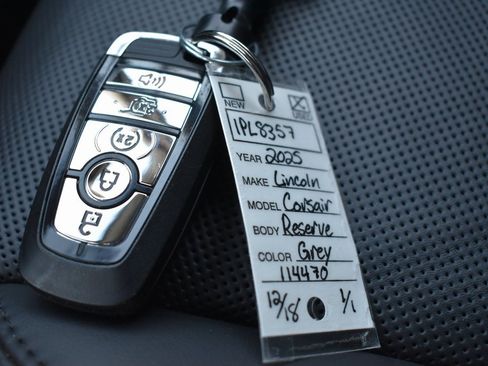 Used 2025 Lincoln Corsair Reserve image 14