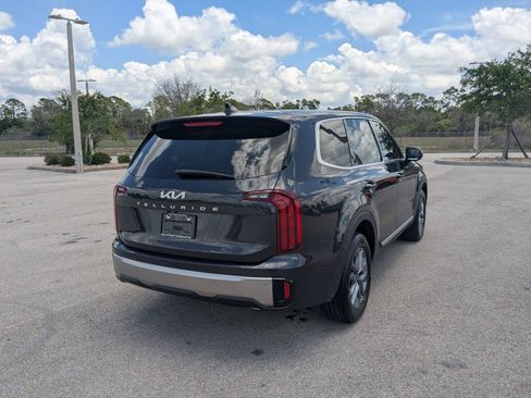 Certified 2025 Kia Telluride LX FWD image 5