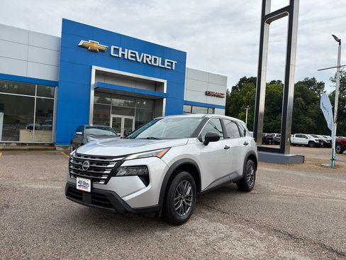Used 2024 Nissan Rogue S FWD image 11