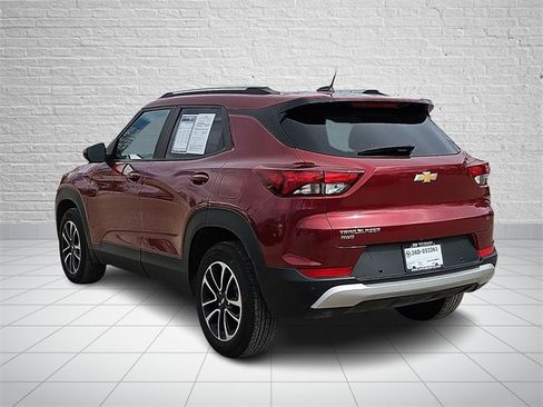 Used 2024 Chevrolet TrailBlazer LT w/ Convenience Package image 3