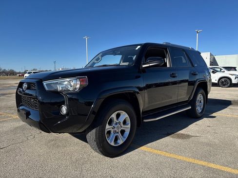 Used 2018 Toyota 4Runner SR5 image 2