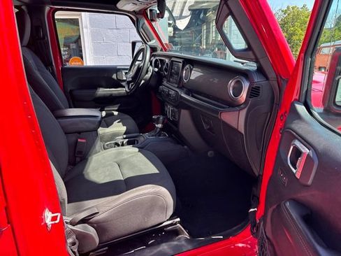 Used 2018 Jeep Wrangler Unlimited Sahara AWD/4WD image 8