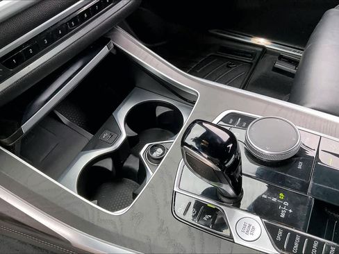 Used 2022 BMW X7 xDrive40i w/ M Sport Package image 17