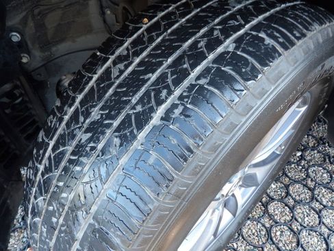 Used 2019 Toyota Highlander XLE image 26