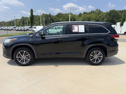 Used 2017 Toyota Highlander XLE FWD image 22
