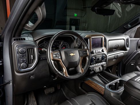 Used 2021 Chevrolet Silverado 1500 High Country w/ Technology Package image 16