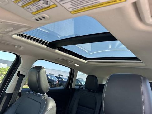 Certified 2019 Ford Escape Titanium AWD/4WD image 32