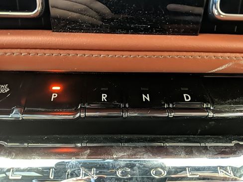 Certified 2025 Lincoln Aviator Reserve w/ Illumination Package image 20