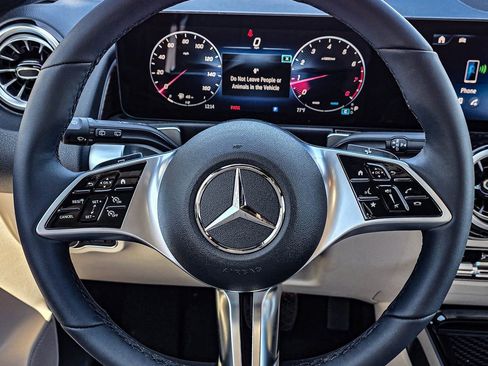 New 2026 Mercedes-Benz GLB 250 4MATIC image 24
