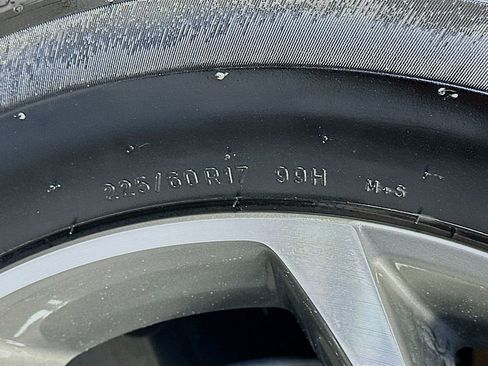 Used 2024 Chevrolet Trax LT w/ LT Convenience Package image 32