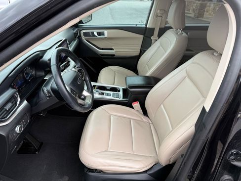 Used 2021 Ford Explorer XLT w/ Equipment Group 202A image 11