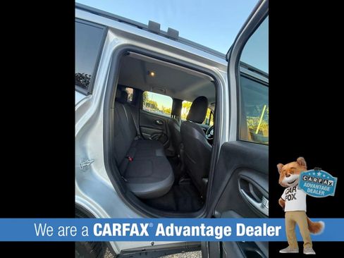 Used 2018 Jeep Renegade Altitude FWD image 8