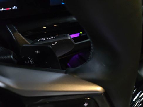 Used 2025 BMW 530i xDrive w/ Premium Package image 22