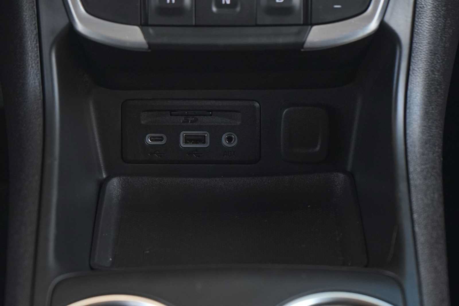 Used 2024 GMC Terrain SLE w/ Driver Convenience Package FWD image 22