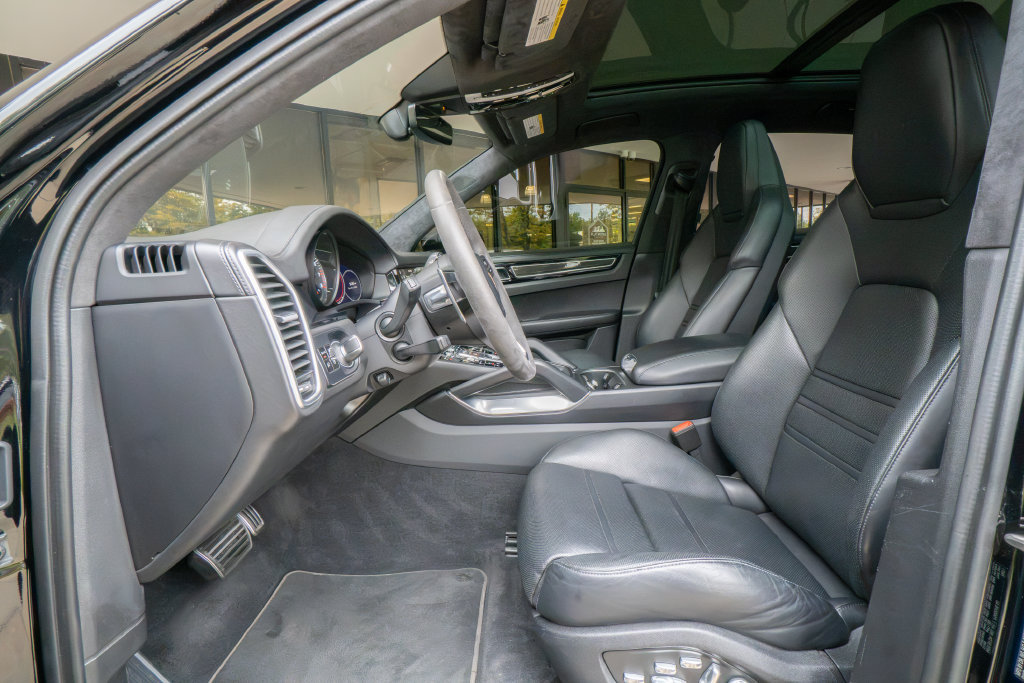 Used 2021 Porsche Cayenne Turbo AWD/4WD image 8