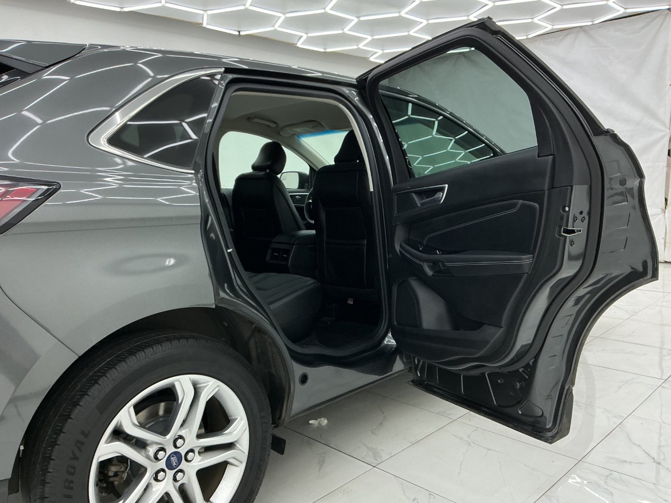 Used 2018 Ford Edge Titanium w/ Technology Package FWD image 23