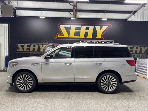 Used 2019 Lincoln Navigator Reserve AWD/4WD image 2