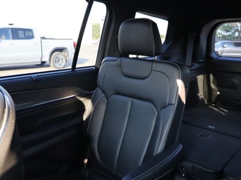 Used 2022 Jeep Grand Cherokee L Overland w/ Advanced Protech Group III AWD/4WD image 12