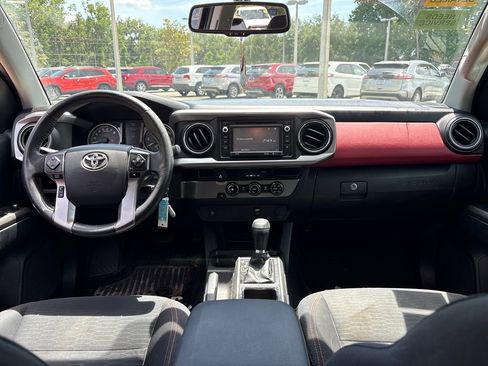 Used 2017 Toyota Tacoma SR5 w/ Tow Package RWD image 7